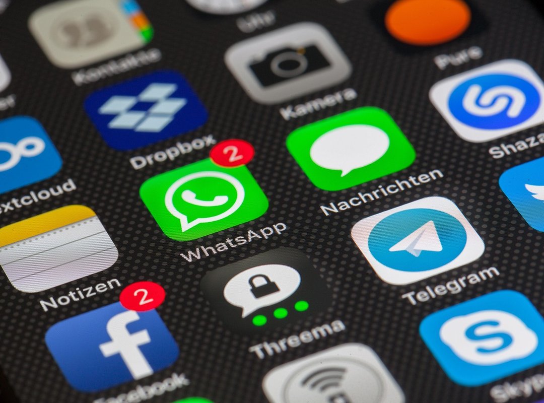 Best Practices for Sharing Greetings on WhatsApp and Social Media